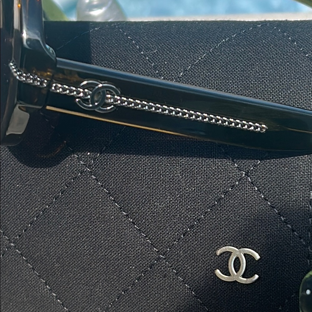 Chanel 5511 sunglasses in green round frames - Picture 5 of 7